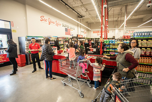 Grocery Outlet Placentia 190530-0180