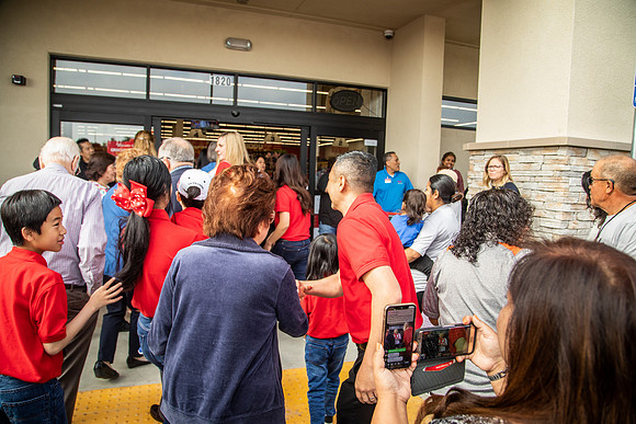 Grocery Outlet Placentia 190530-0152