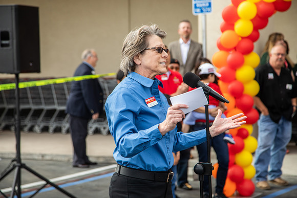 Grocery Outlet Placentia 190530-0103
