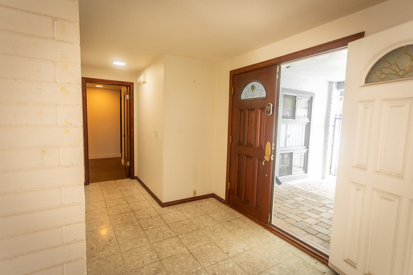 521 W Memory Lane-0013L