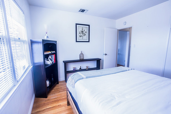 616 W. Victoria Ave-0015L2C
