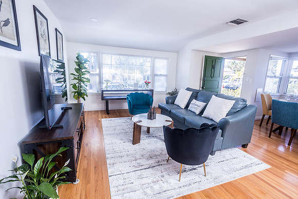 616 W. Victoria Ave-0019C