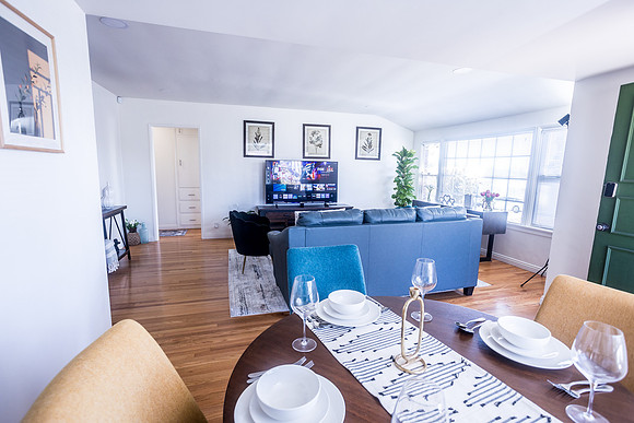 616 W. Victoria Ave-0022C