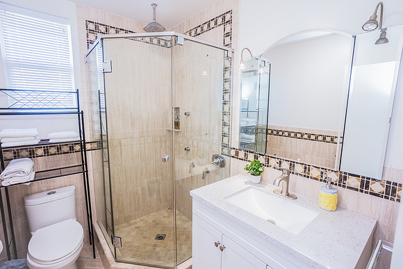 616 W. Victoria Ave-0008L2C