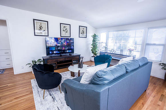 616 W. Victoria Ave-0017C