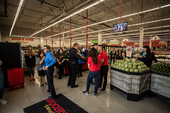 Grocery Outlet Placentia 190530-0168