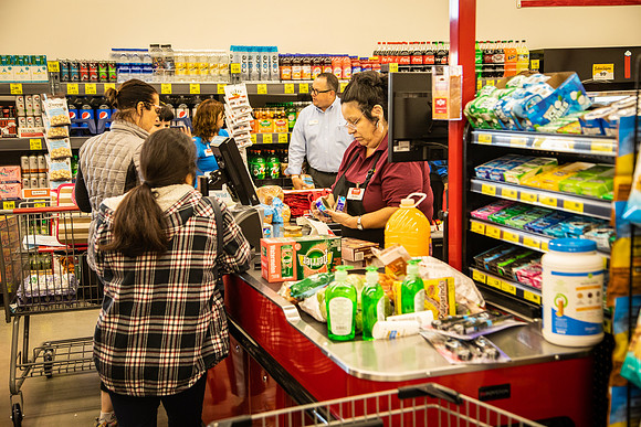 Grocery Outlet Placentia 190530-0199