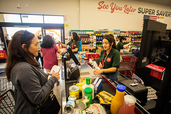 Grocery Outlet Placentia 190530-0194