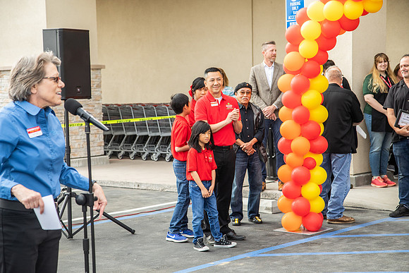 Grocery Outlet Placentia 190530-0104