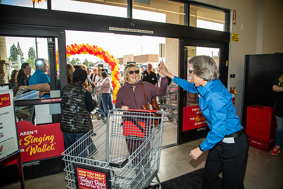 Grocery Outlet Placentia 190530-0159