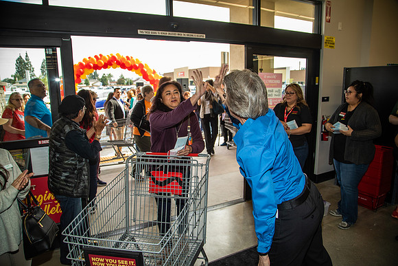 Grocery Outlet Placentia 190530-0157