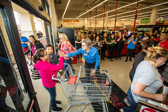 Grocery Outlet Placentia 190530-0164