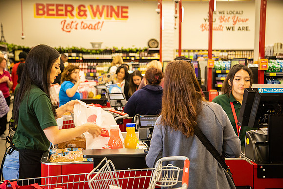Grocery Outlet Placentia 190530-0195